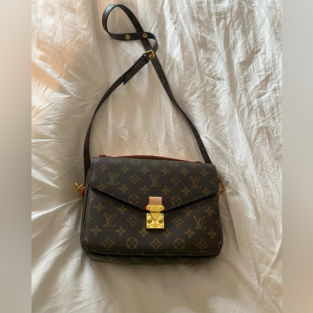 Leather Cross Body/Pochette Métis